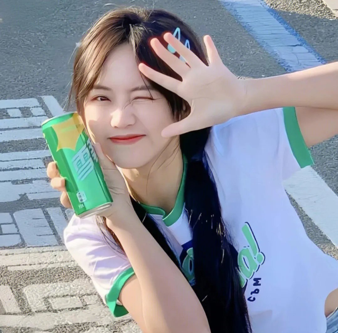 龙纹身的女孩